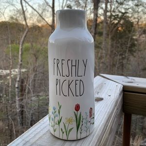 FRESHLY PICKED Rae Dunn flower vase